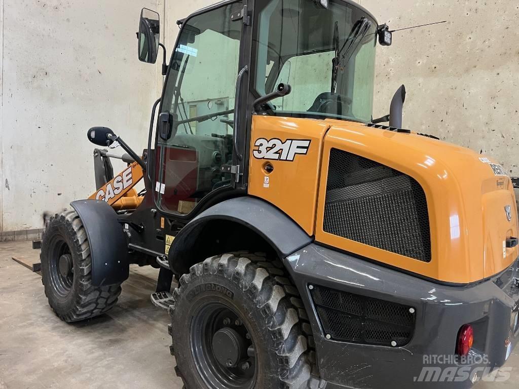 CASE 321 F Pale gommate