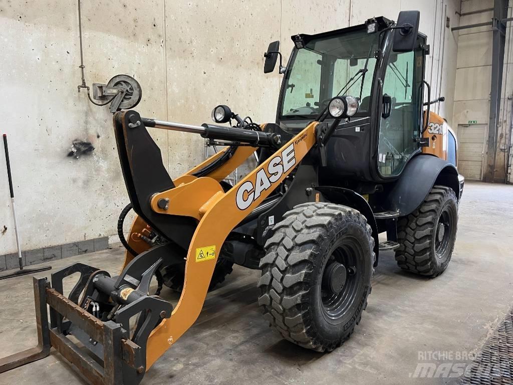 CASE 321 F Pale gommate