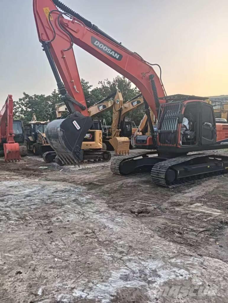 Doosan DX 225 LC Escavatori cingolati