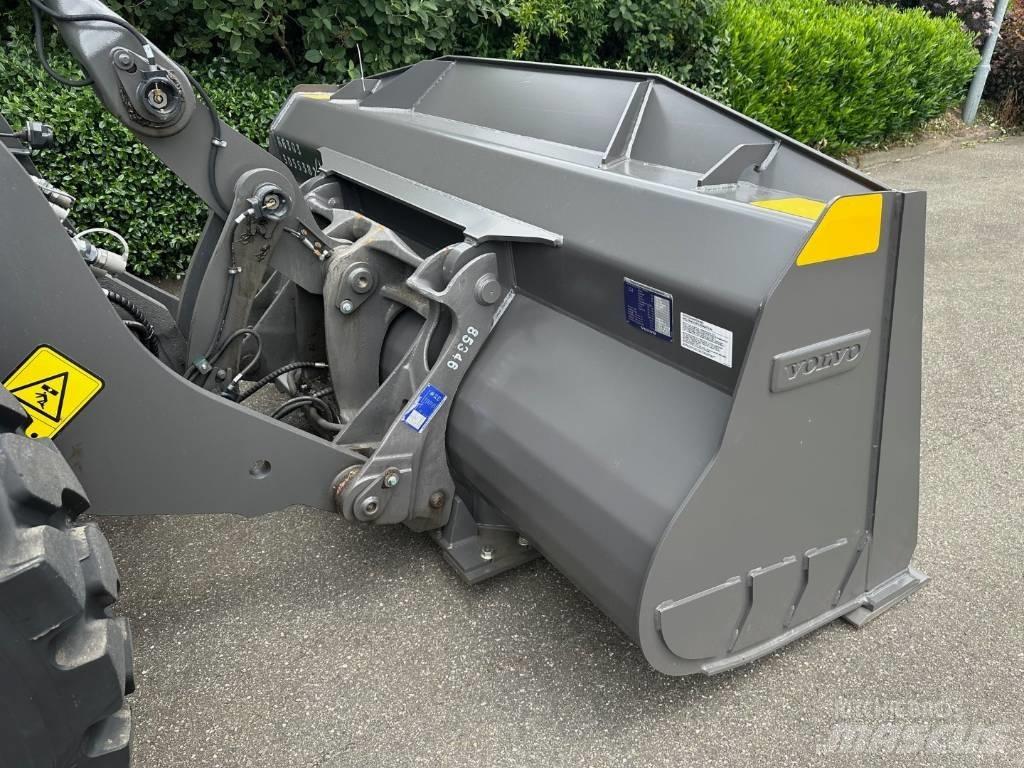 Volvo L 90 H Pale gommate