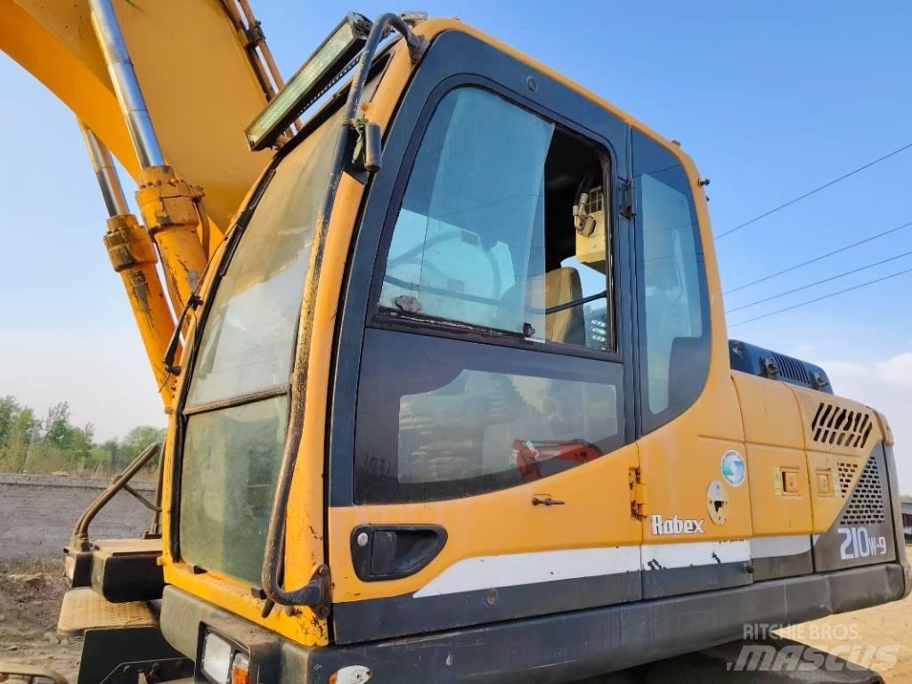 Hyundai R210W-9 Escavatori gommati