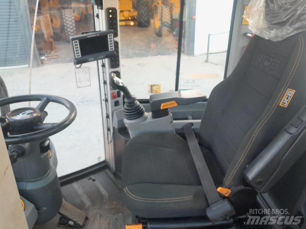 JCB 411 Pale gommate