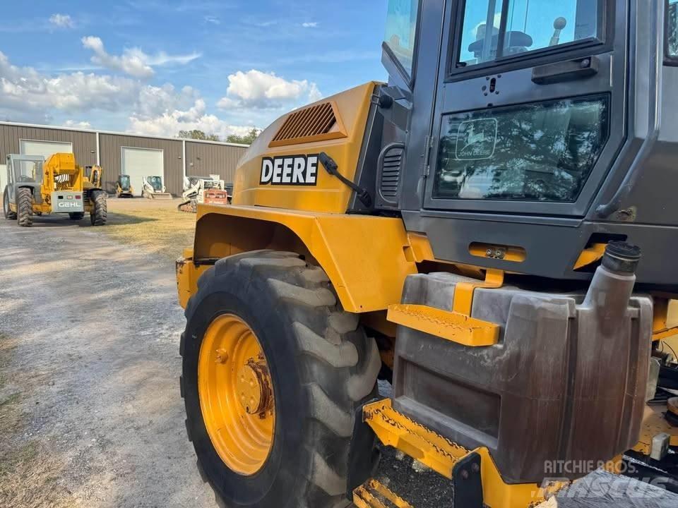 John Deere 324h Pale gommate