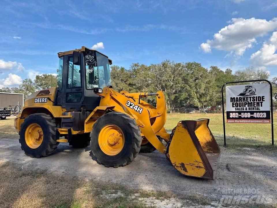 John Deere 324h Pale gommate