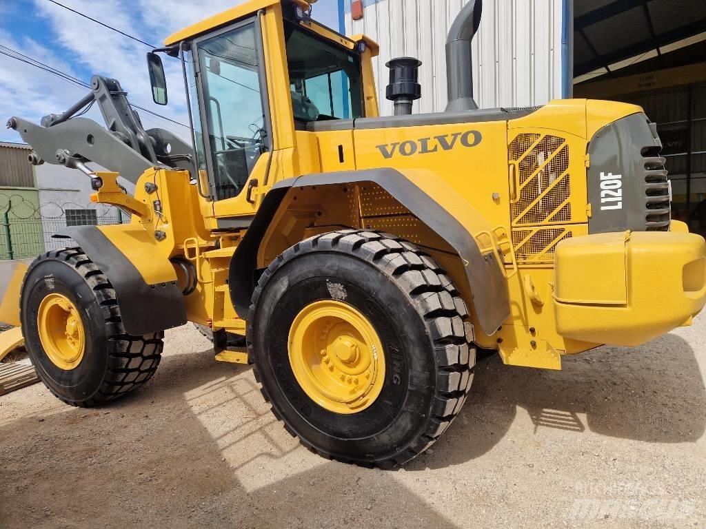 Volvo L 120 F Pale gommate