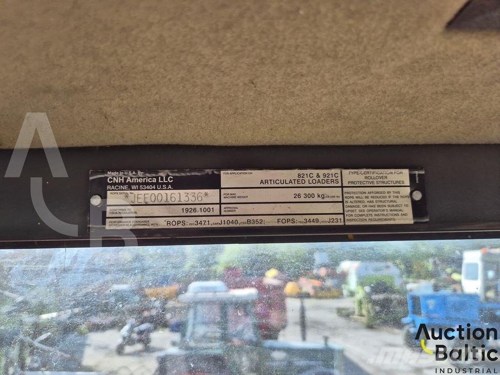 CASE 821 C Pale gommate