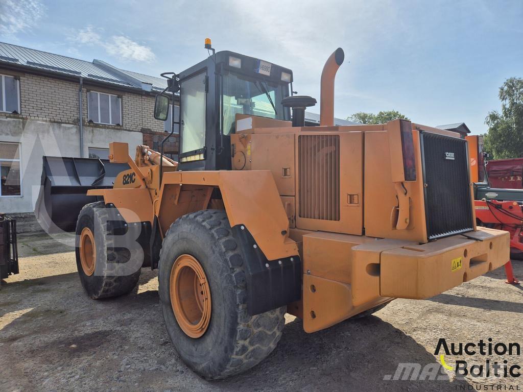 CASE 821 C Pale gommate