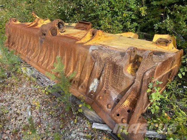 Komatsu D 155 AX Lame