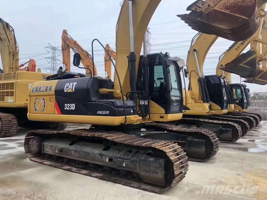 CAT 323 Escavatori cingolati