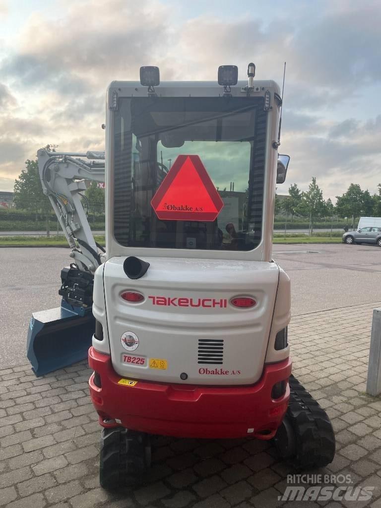Takeuchi TB 225 Miniescavatori