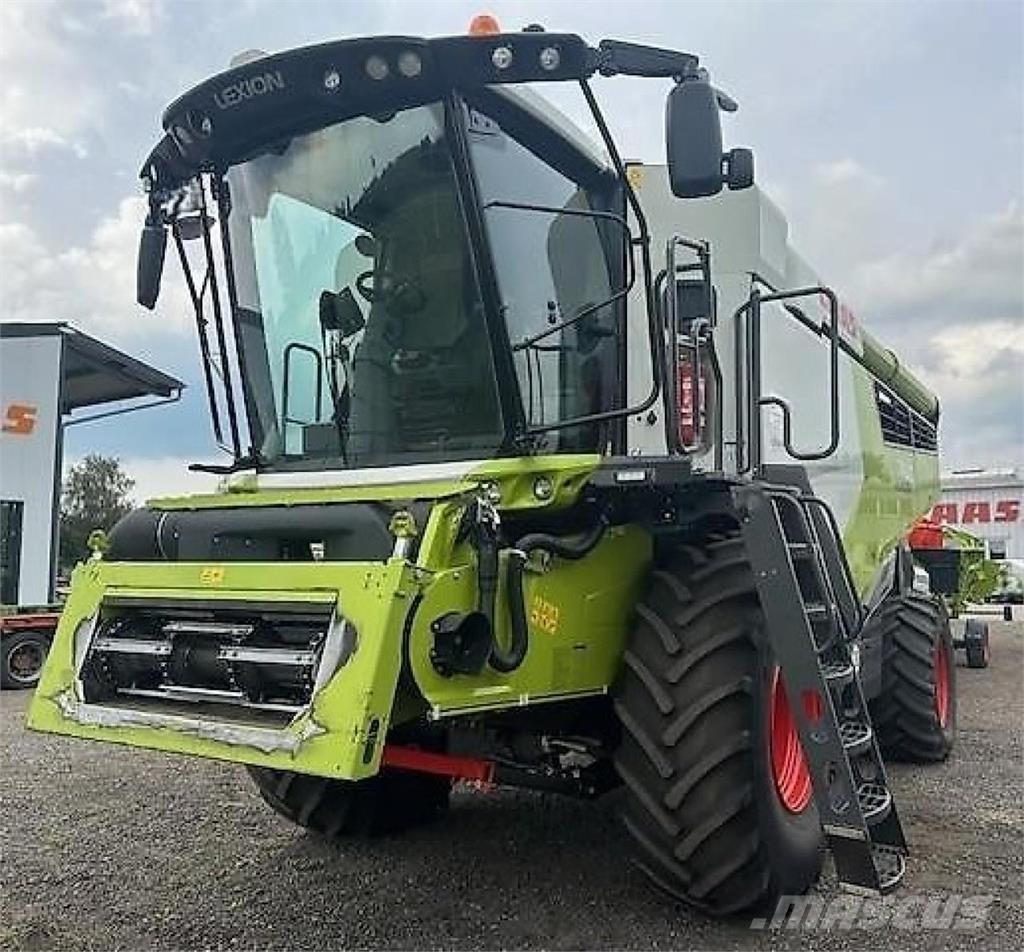 CLAAS Lexion 7400 Mietitrebbiatrici