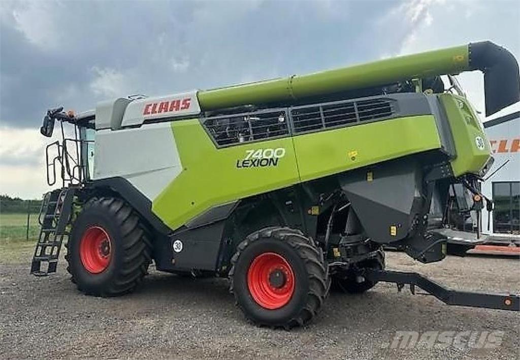CLAAS Lexion 7400 Mietitrebbiatrici
