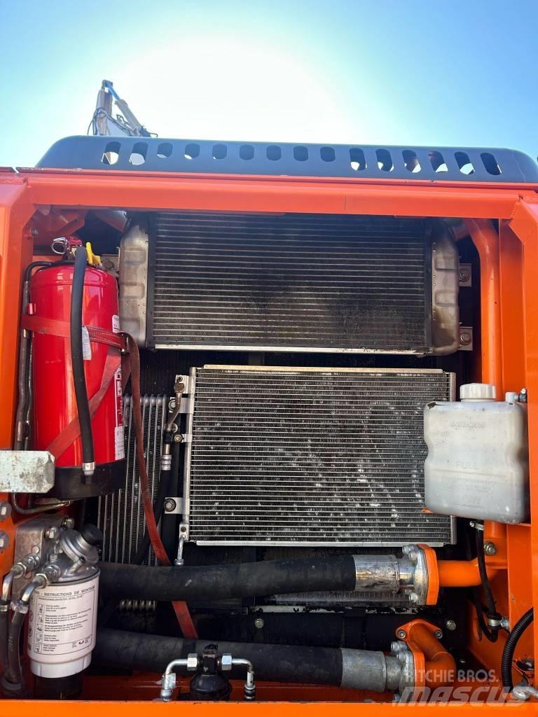 Doosan DX 210 W Escavatori gommati