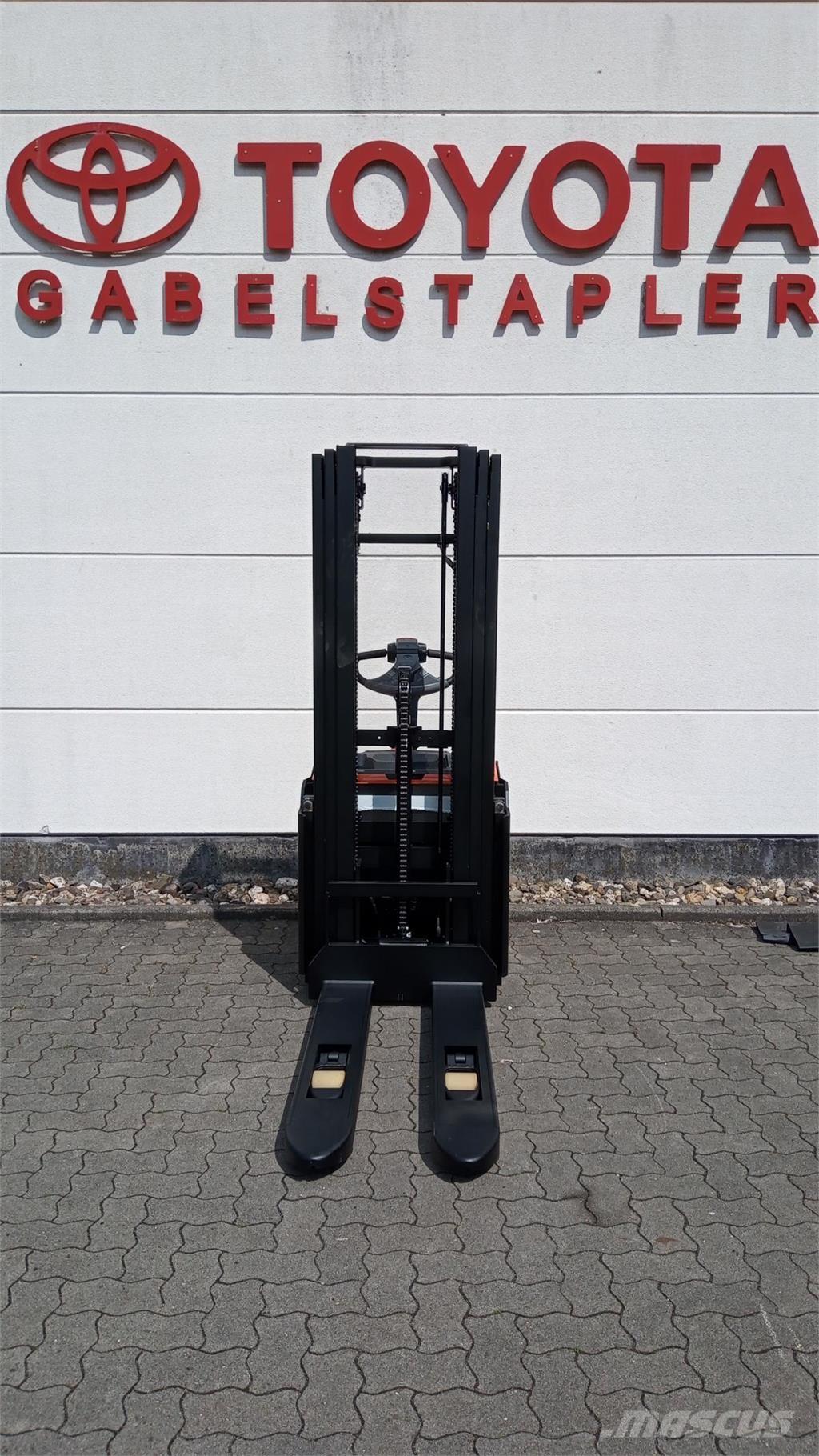 Toyota SWE140L Carelli stoccatori  automatici-usati