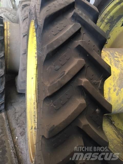 John Deere 6820 Pneumatici, ruote e cerchioni
