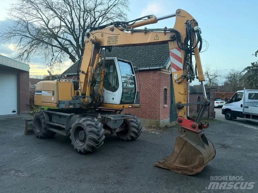 Liebherr A312 Escavatori gommati