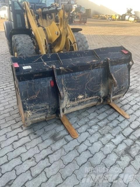 CAT 906 Pale gommate