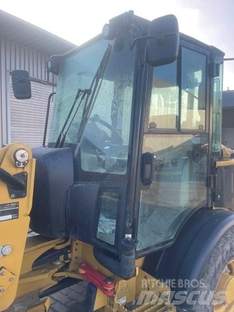 CAT 906 Pale gommate