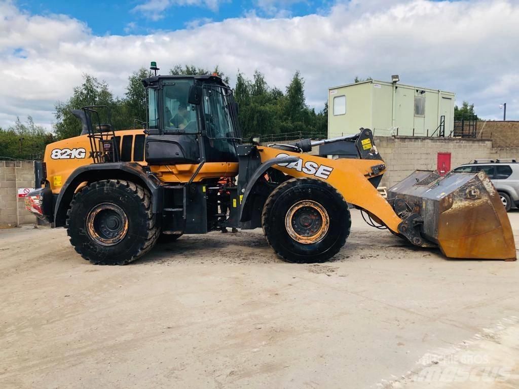 CASE 821 GXR Pale gommate