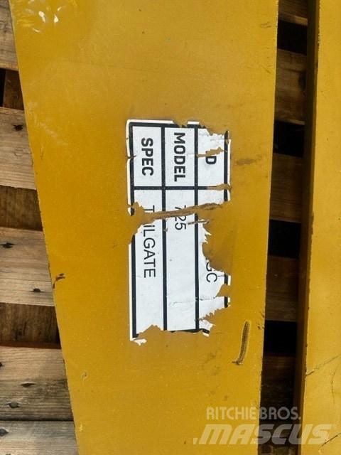 CAT 725 TAIL GATE Dumpers articolati