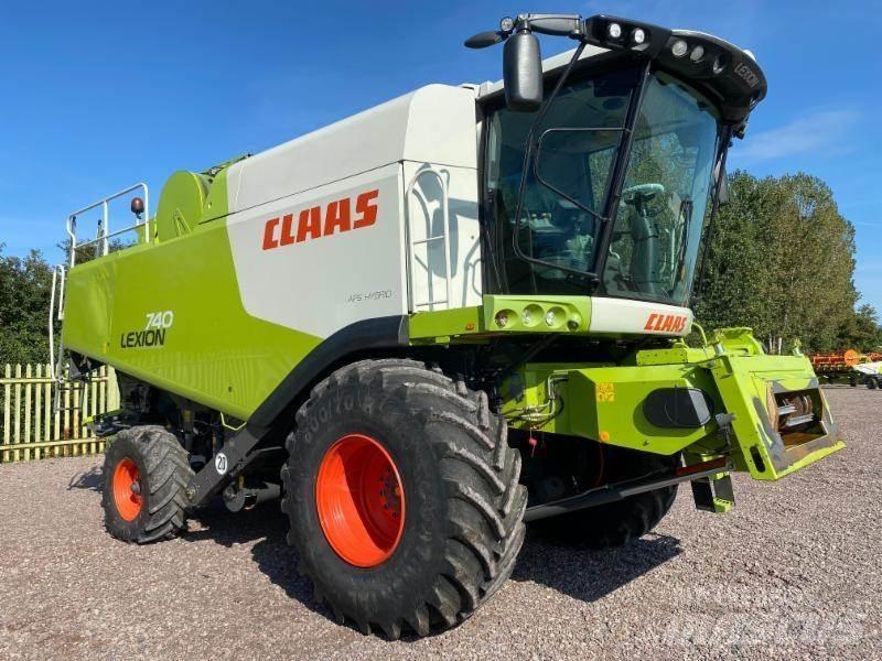 CLAAS LEXION 740 Mietitrebbiatrici