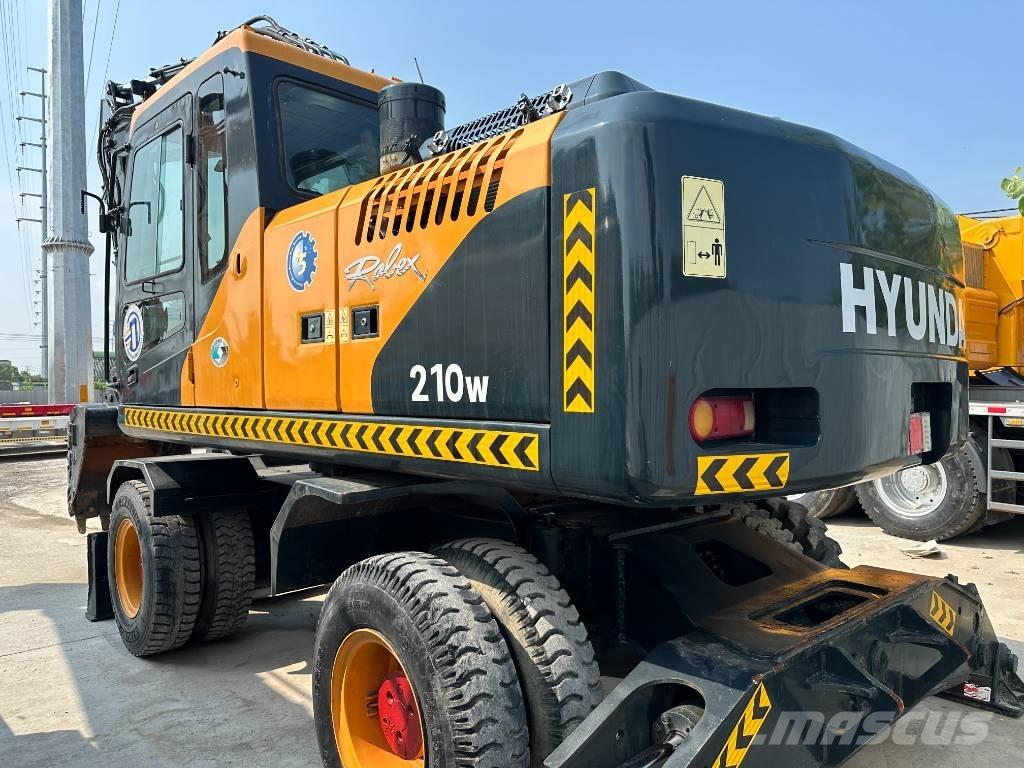 Hyundai 210W-9 Escavatori gommati