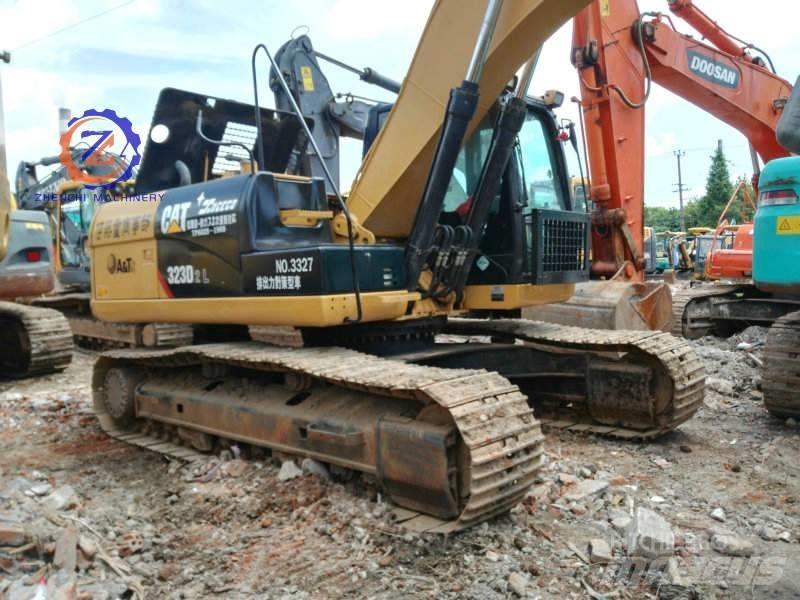 CAT 323 D L Escavatori cingolati