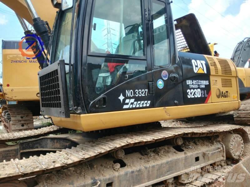 CAT 323 D L Escavatori cingolati