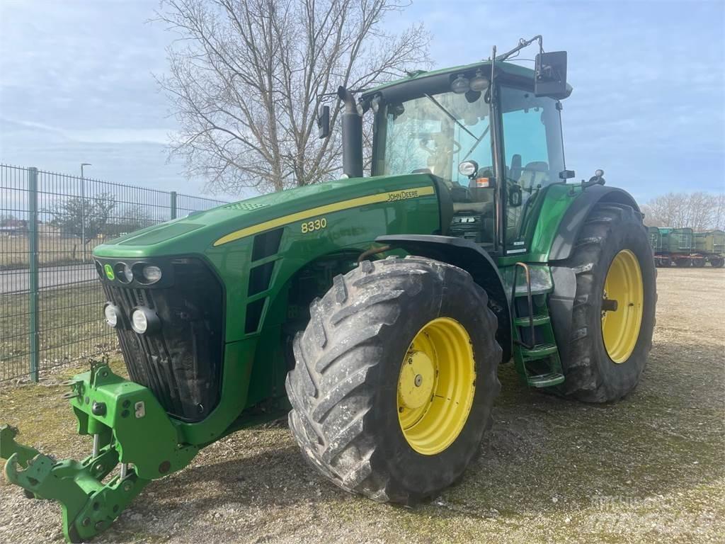 John Deere 8330 Trattori