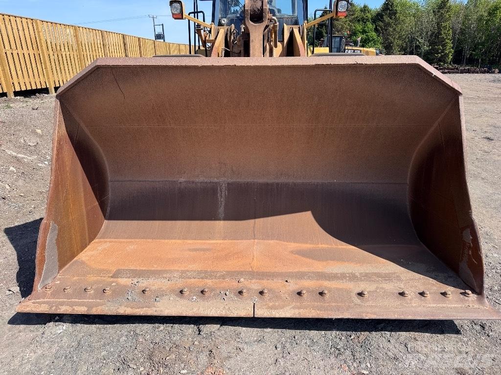 CAT 966 G Pale gommate