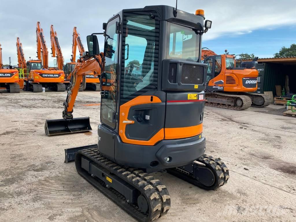 Develon DX 27 Z-7 Miniescavatori