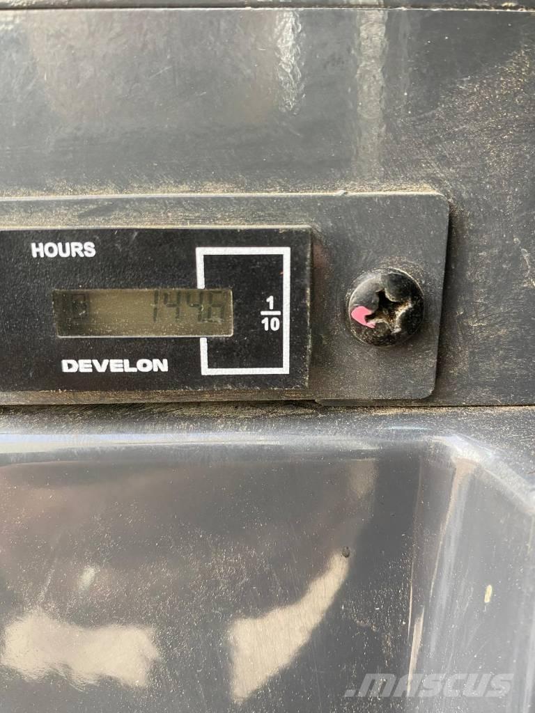 Develon DX 27 Z-7 Miniescavatori