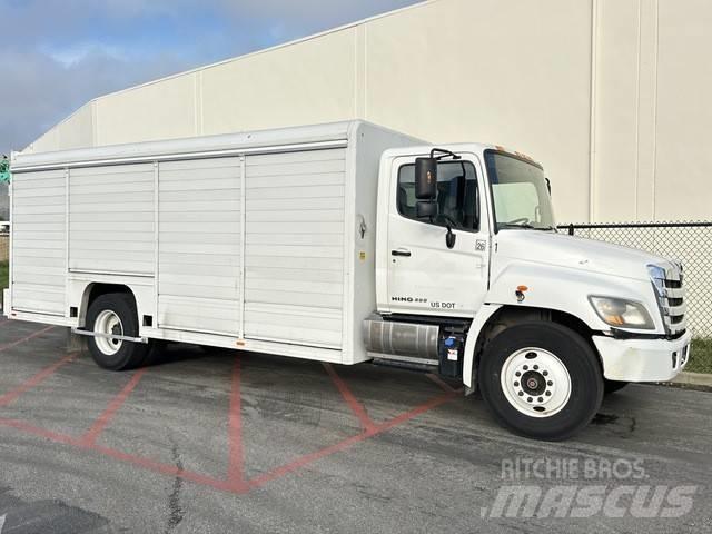 Hino 338 Camion per la consegna bevande