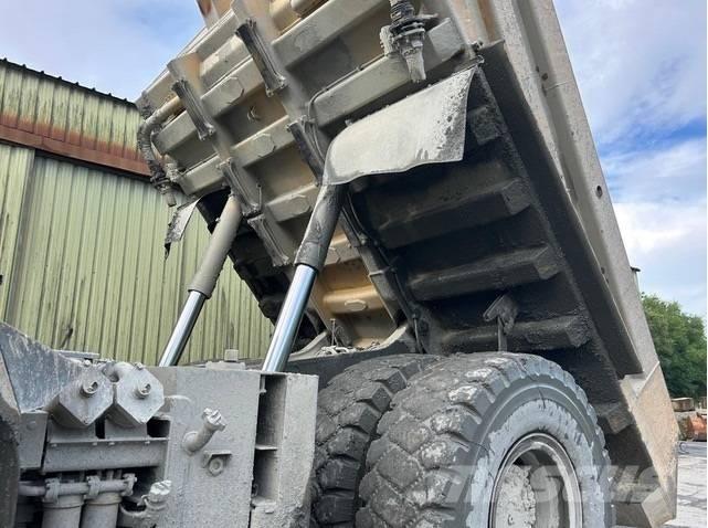 Komatsu HD605-7 Dumper a telaio rigido
