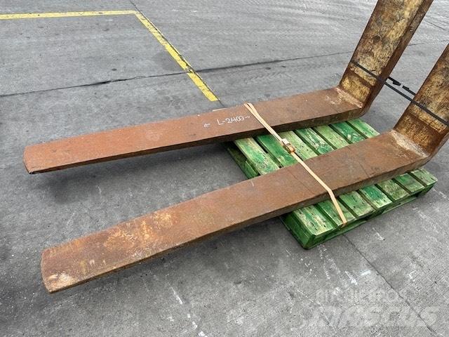 CAT 25-30 ton /988 Forche