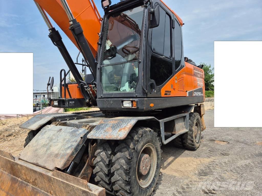 Doosan DX 210 W Escavatori gommati