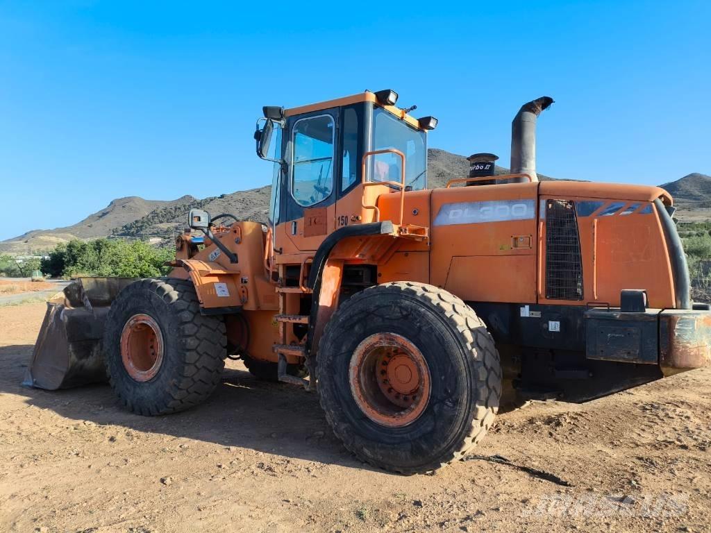 Doosan DL 300 Pale gommate