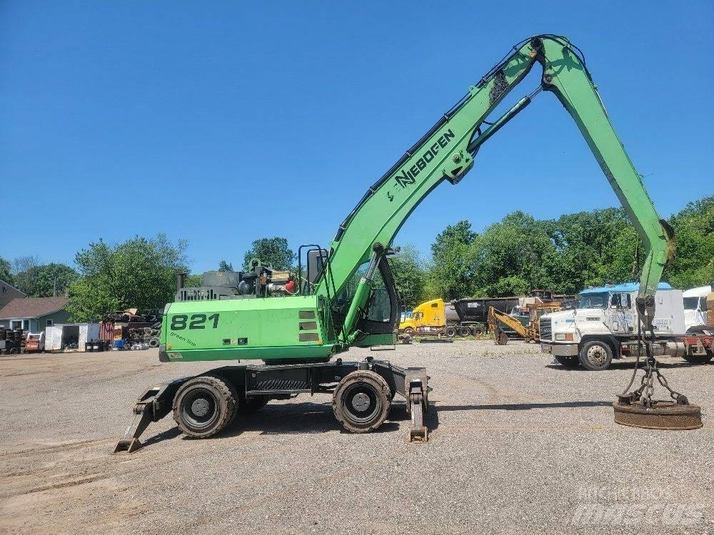Sennebogen 821 Movimentazione rifiuti