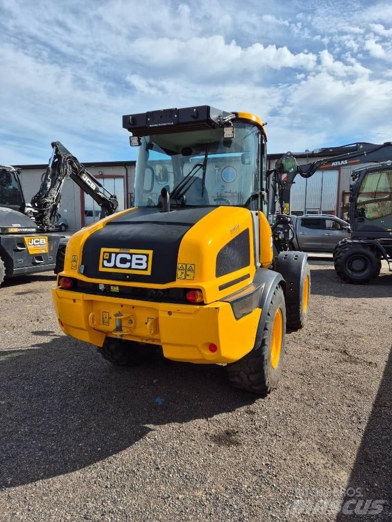 JCB 409 Pale gommate
