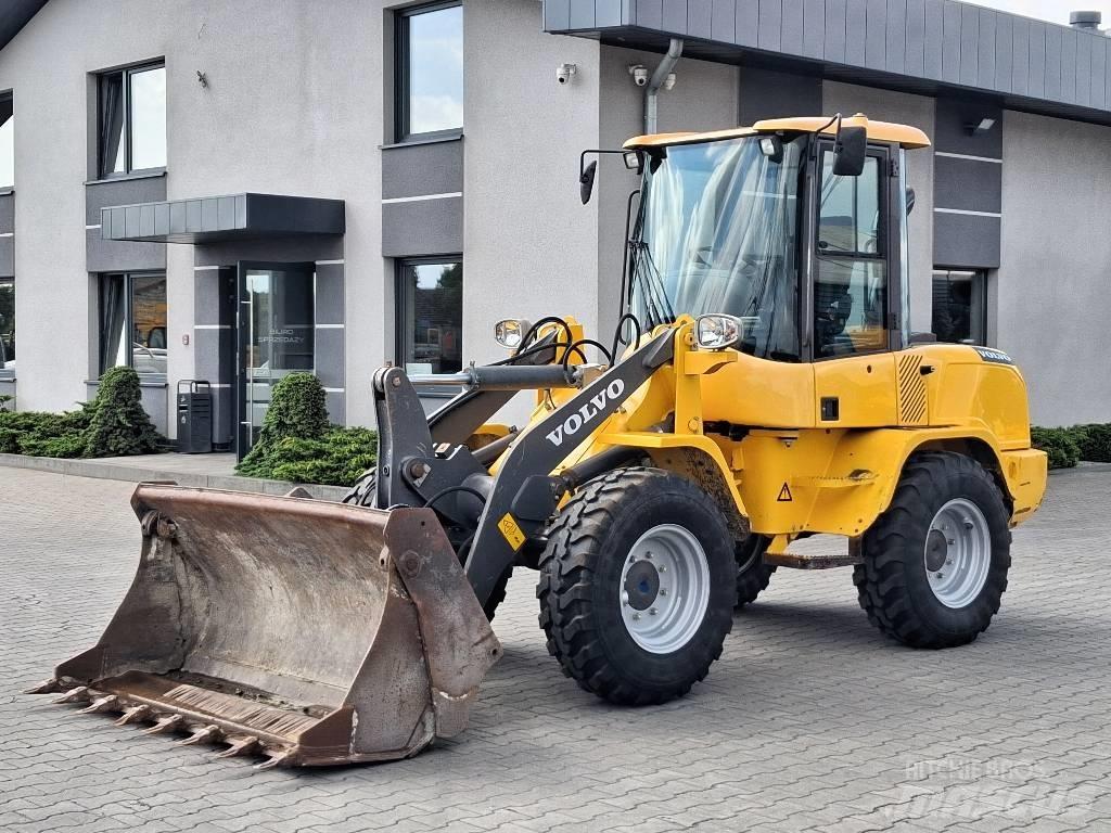 Volvo L 30 G Pale gommate