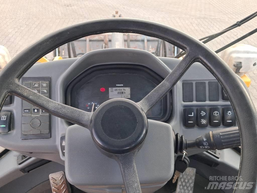 Volvo L 30 G Pale gommate