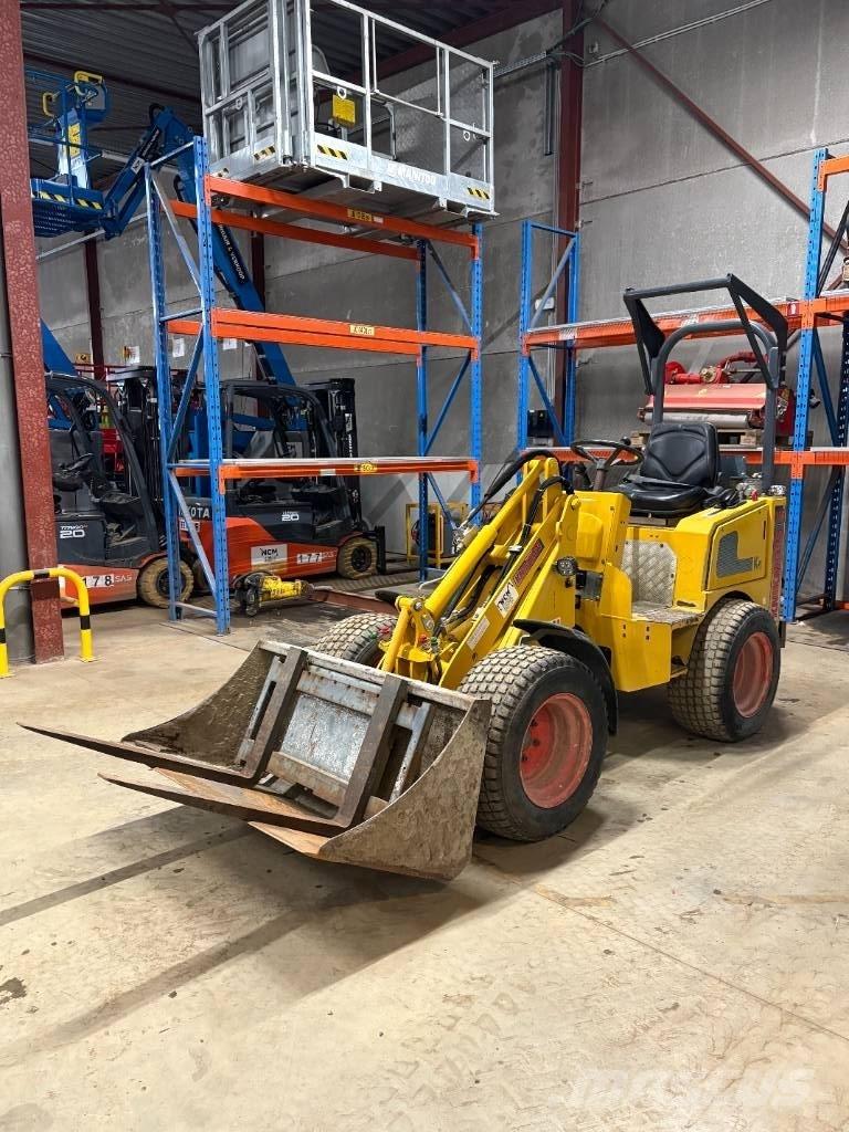 Knikmops KM 130 Pale gommate