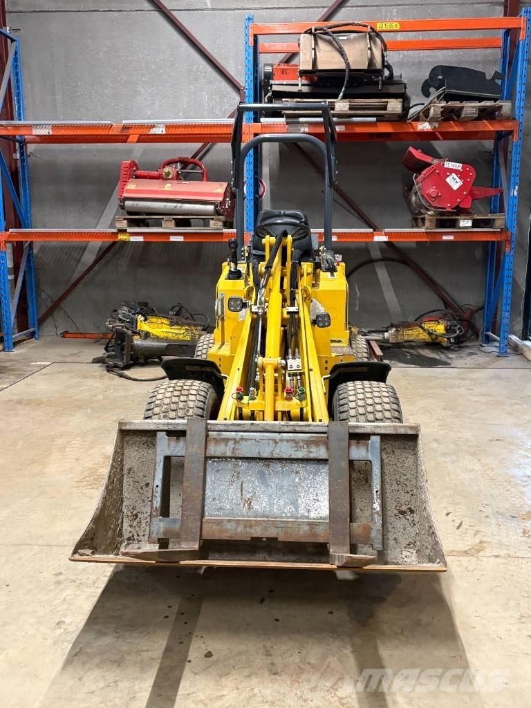 Knikmops KM 130 Pale gommate