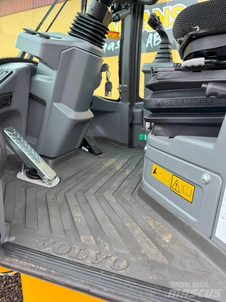 Volvo L 30 HS Pale gommate
