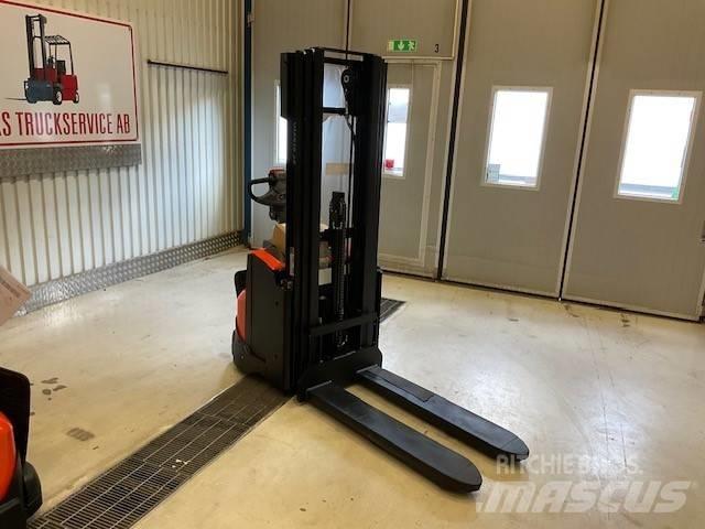 Toyota SWE 120 L Transpallet uomo a terra