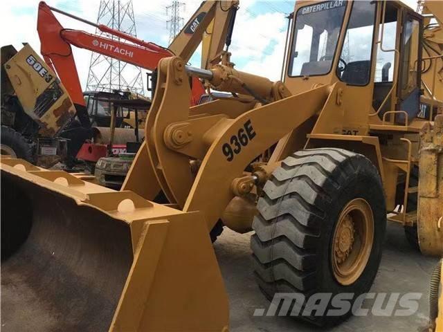CAT 936 E Pale gommate