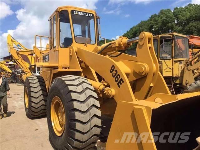 CAT 936 E Pale gommate