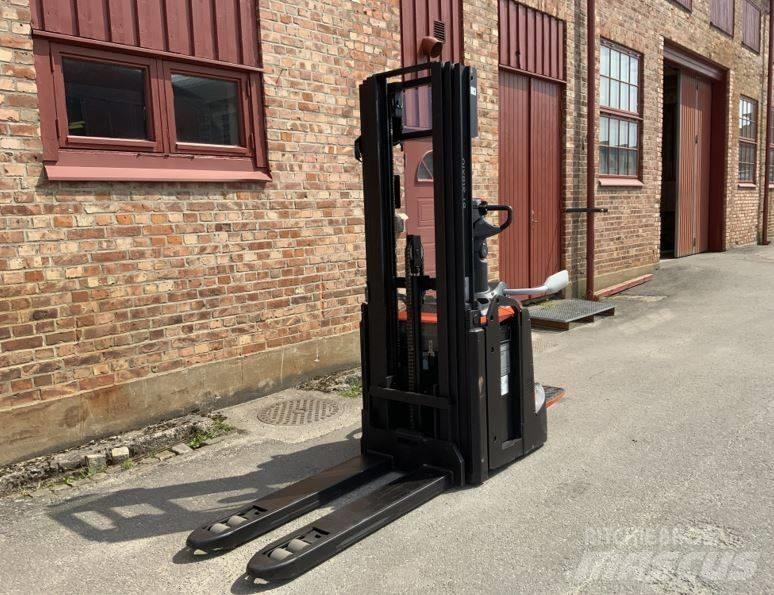 BT SPE 120 L Transpallet uomo a terra