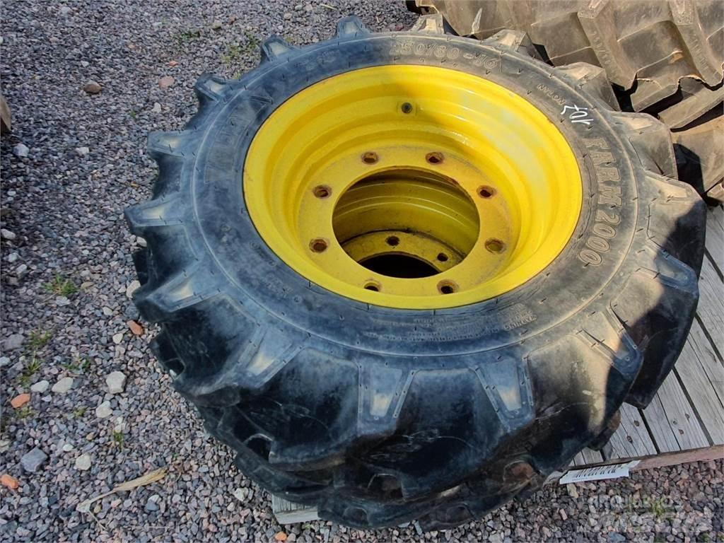 BKT 250/80-16 x2 Pneumatici, ruote e cerchioni