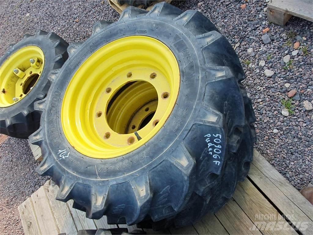 BKT 250/80-16 x2 Pneumatici, ruote e cerchioni